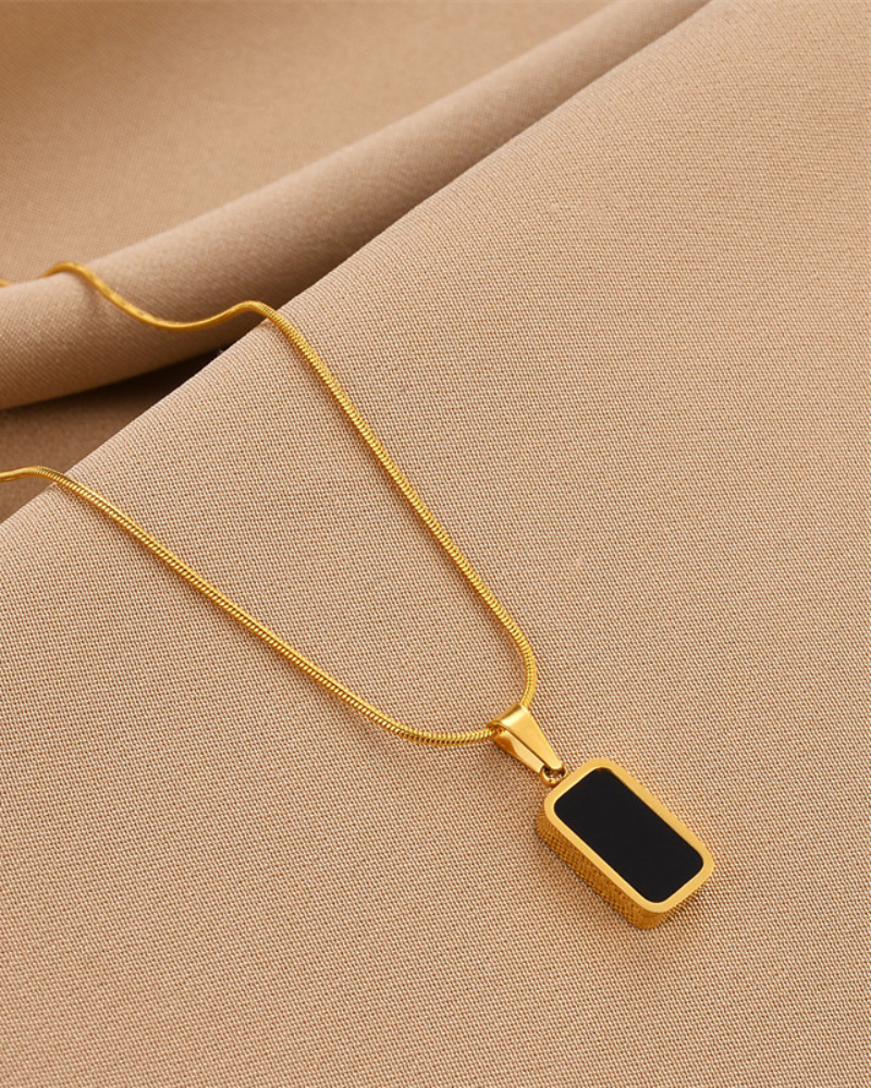 Elegant Black Pendant Necklace