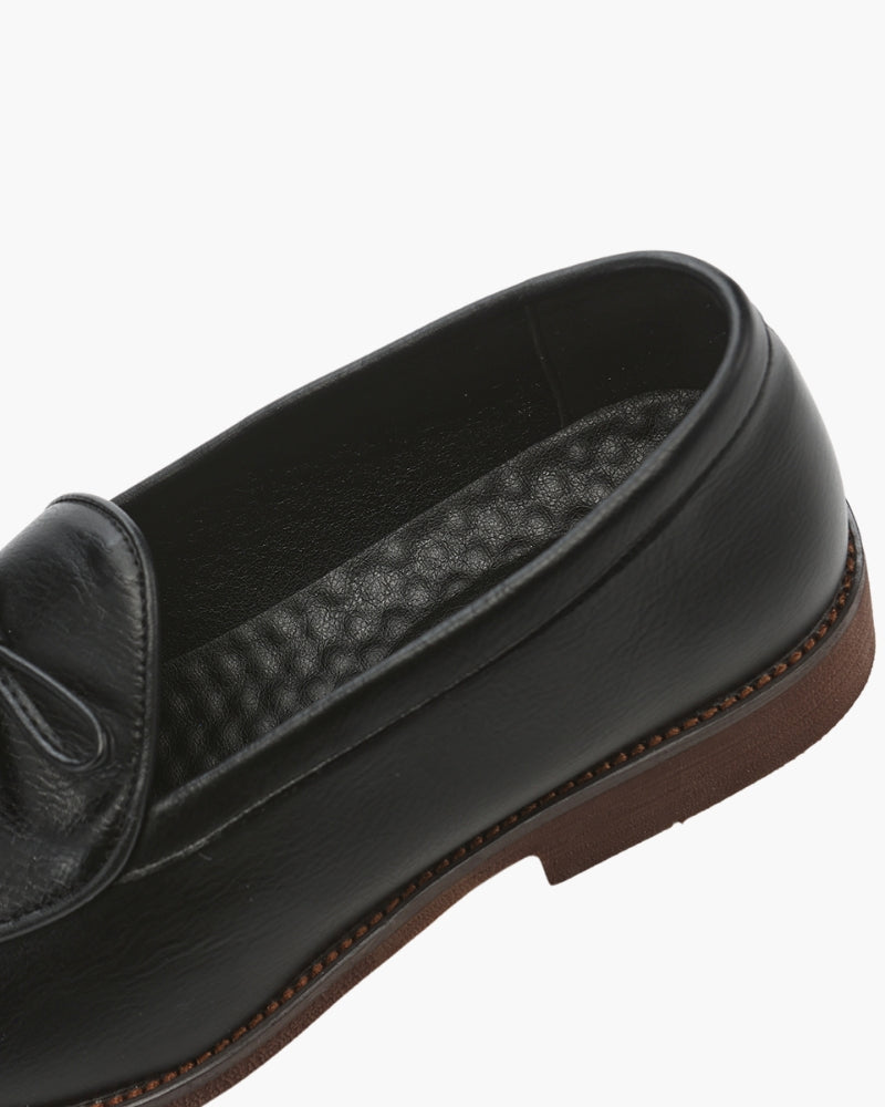 Elegant Lace-Trimmed Loafer