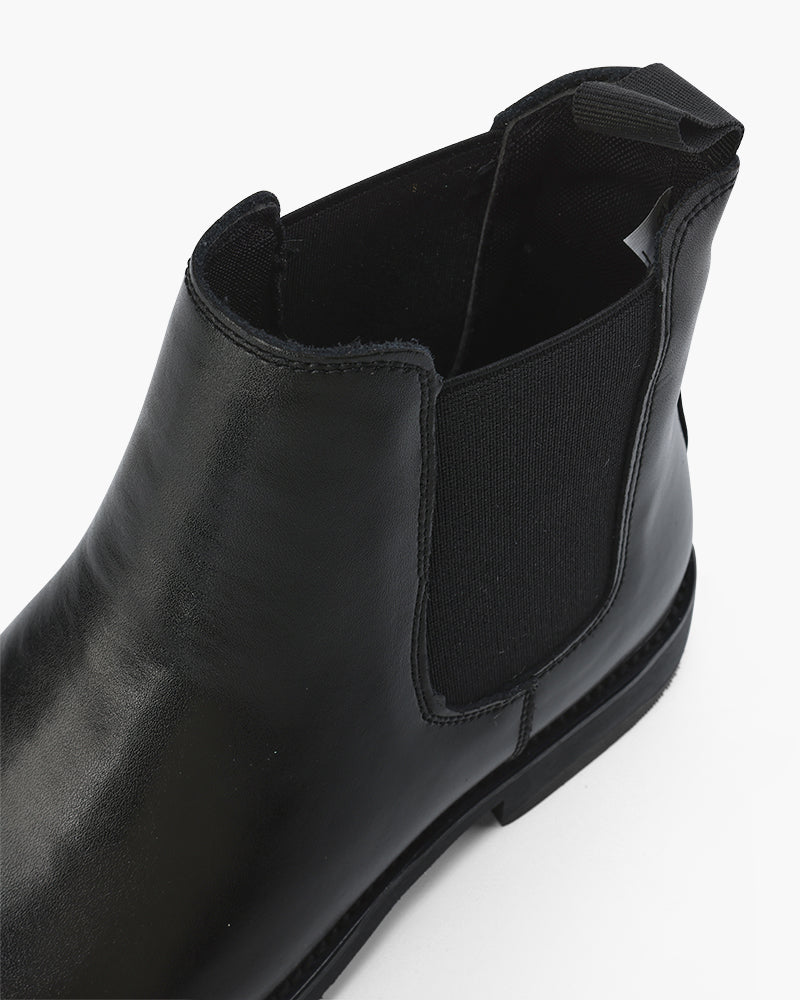 Classic Chelsea Boots with Timeless Elegance
